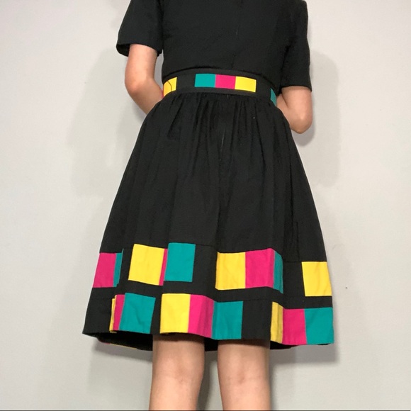 ‼️❗️SOLD❗️‼️1980s dress with color block details - Picture 3 of 6